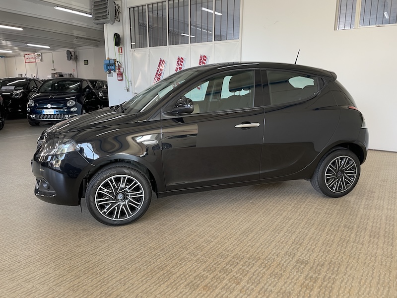 Lancia Ypsilon 1.0 FireFly 70cv 5p. Hybrid Gold - immagine 5