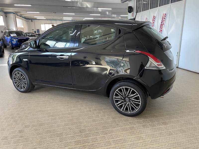 Lancia Ypsilon 1.0 FireFly 70cv 5p. Hybrid Gold - immagine 6