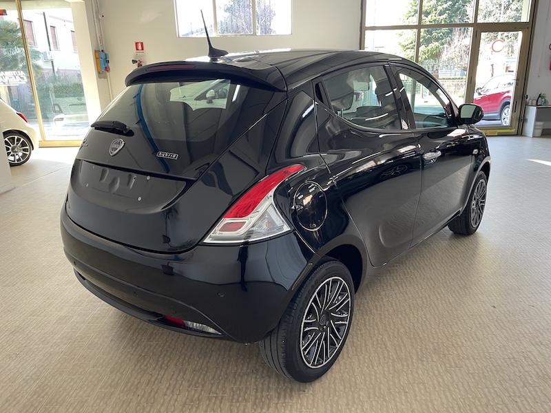 Lancia Ypsilon 1.0 FireFly 70cv 5p. Hybrid Gold - immagine 8