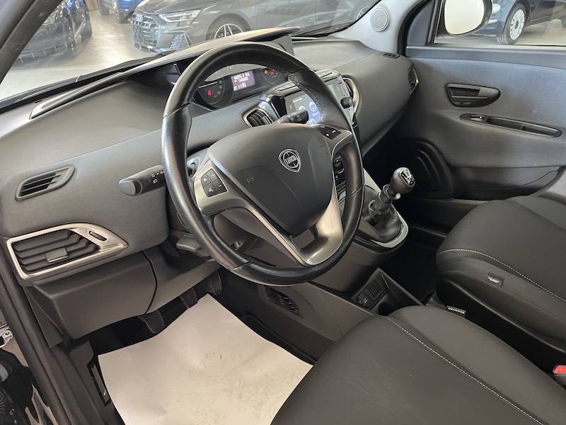 Lancia Ypsilon 1.0 FireFly 70cv 5p. Hybrid Gold - immagine 10