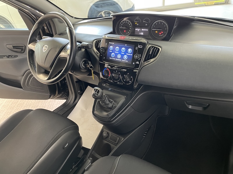 Lancia Ypsilon 1.0 FireFly 70cv 5p. Hybrid Gold - immagine 15