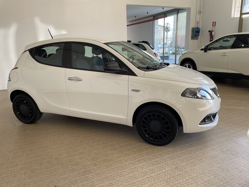 Lancia Ypsilon 1.0 FireFly 69cv 5p. Hybrid Ecochic Silver - immagine 6