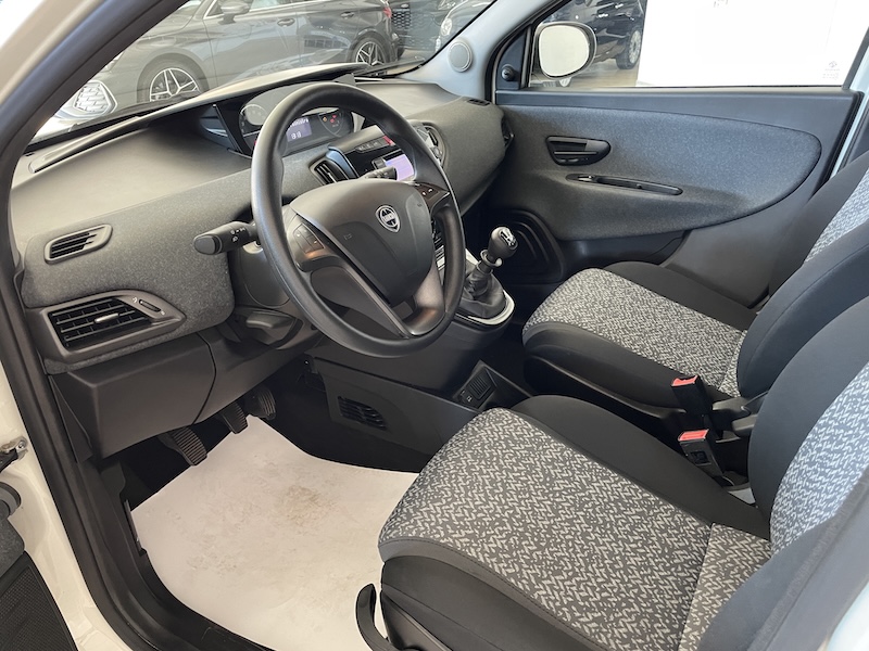 Lancia Ypsilon 1.0 FireFly 69cv 5p. Hybrid Ecochic Silver - immagine 10