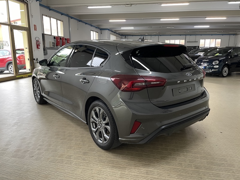 Ford Focus 1.0 Ecoboost hybrid 125cv ST-Line - immagine 8