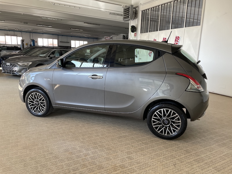 Lancia Ypsilon 1.0 FireFly 70cv 5p. Hybrid Platino 2024 - immagine 8