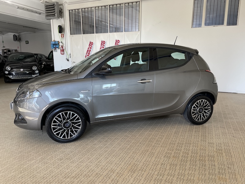 Lancia Ypsilon 1.0 FireFly 70cv 5p. Hybrid Platino 2024 - immagine 9