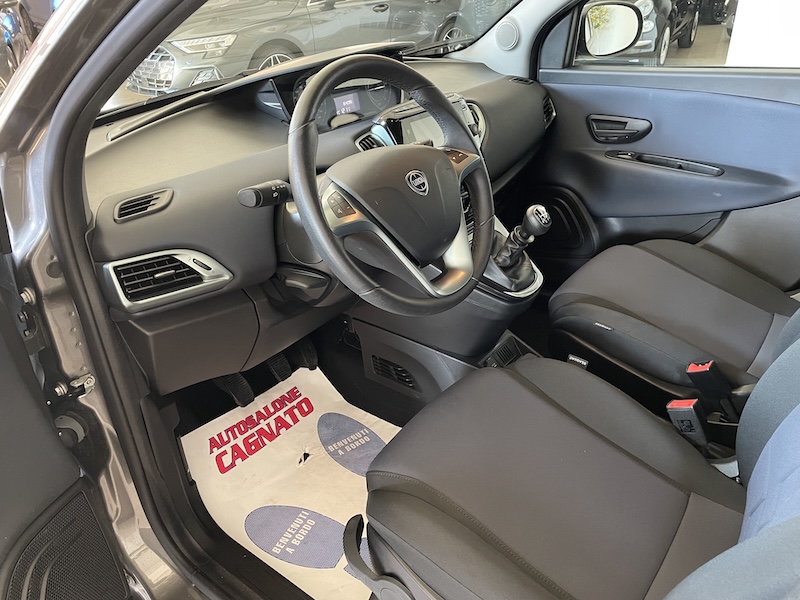 Lancia Ypsilon 1.0 FireFly 70cv 5p. Hybrid Platino 2024 - immagine 12