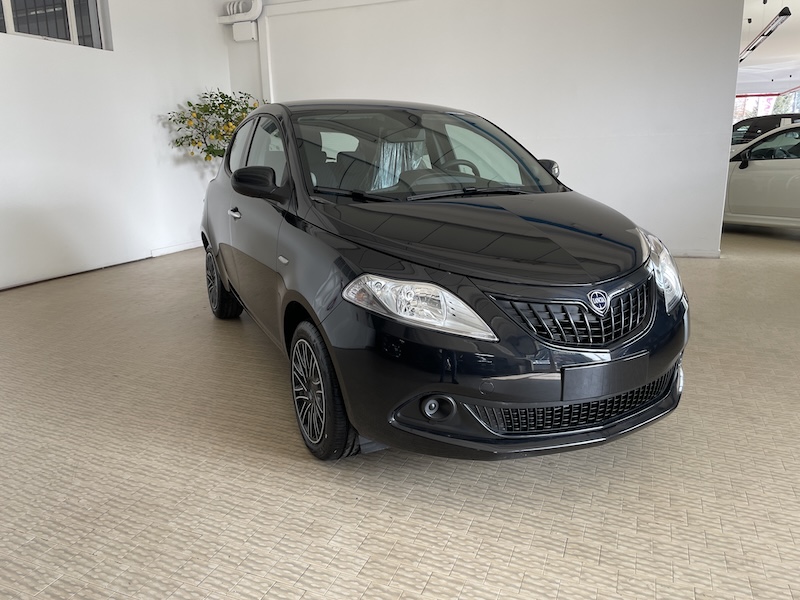 Lancia Ypsilon 1.0 FireFly 70cv 5p. Hybrid ORO Km0 Km0+Clima autom. - immagine 2