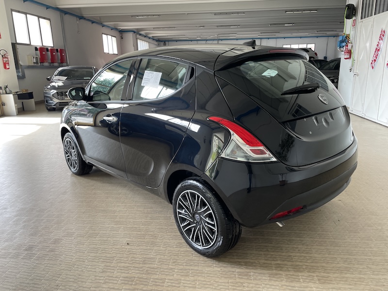 Lancia Ypsilon 1.0 FireFly 70cv 5p. Hybrid ORO Km0 Km0+Clima autom. - immagine 6