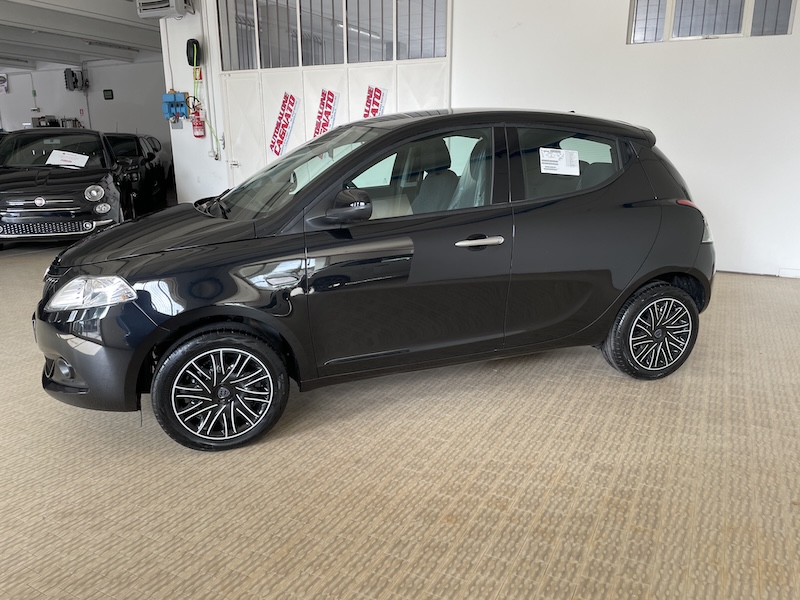 Lancia Ypsilon 1.0 FireFly 70cv 5p. Hybrid ORO Km0 Km0+Clima autom. - immagine 8