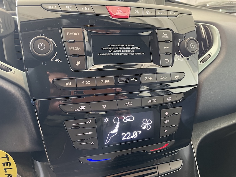 Lancia Ypsilon 1.0 FireFly 70cv 5p. Hybrid ORO Km0 Km0+Clima autom. - immagine 12