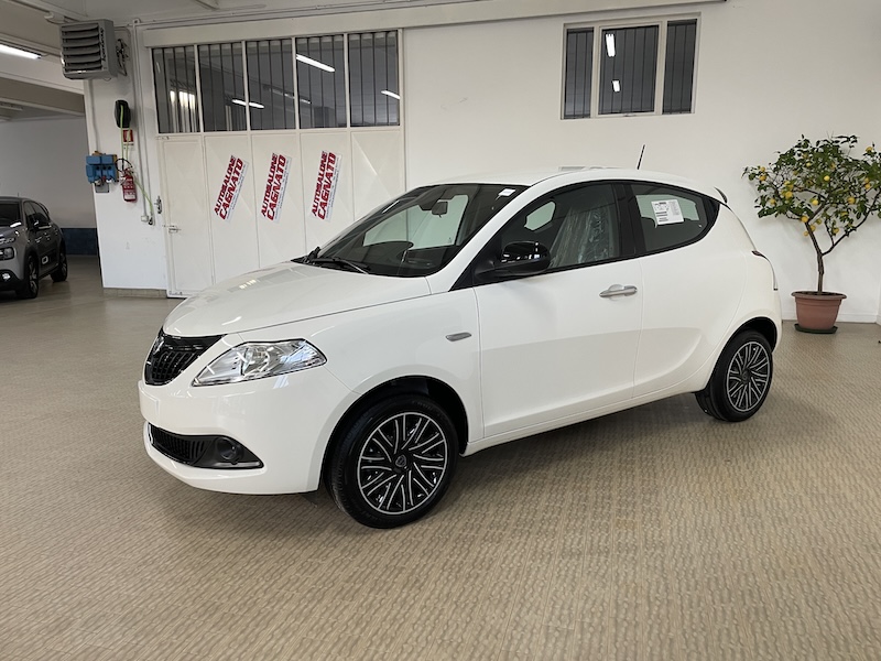 Lancia Ypsilon 1.0 FireFly 70cv 5p. Hybrid ORO Km0+Clima autom.+Sensori