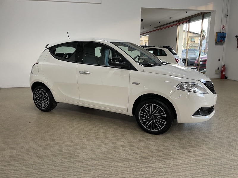 Lancia Ypsilon 1.0 FireFly 70cv 5p. Hybrid ORO Km0+Clima autom.+Sensori
