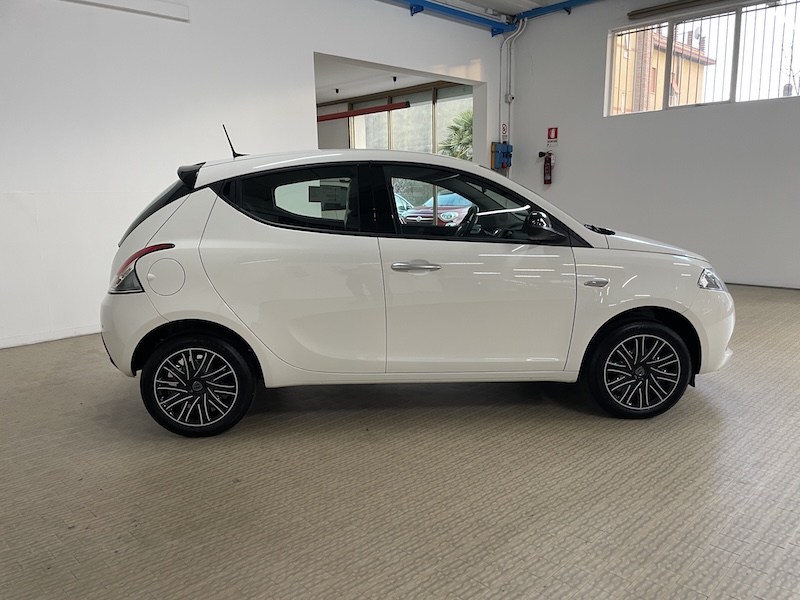 Lancia Ypsilon 1.0 FireFly 70cv 5p. Hybrid ORO Km0+Clima autom.+Sensori - immagine 4