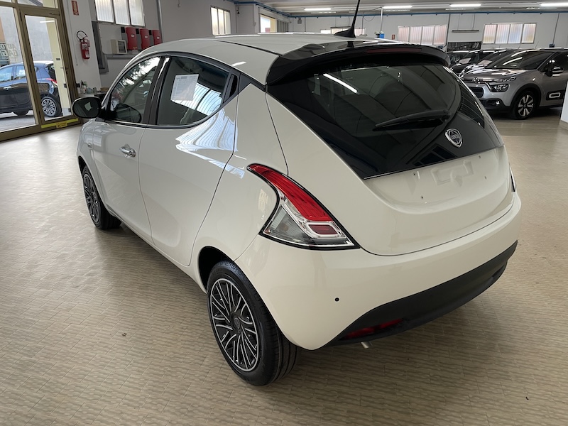Lancia Ypsilon 1.0 FireFly 70cv 5p. Hybrid ORO Km0+Clima autom.+Sensori - immagine 7