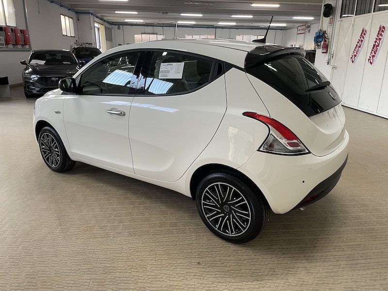 Lancia Ypsilon 1.0 FireFly 70cv 5p. Hybrid ORO Km0+Clima autom.+Sensori - immagine 8