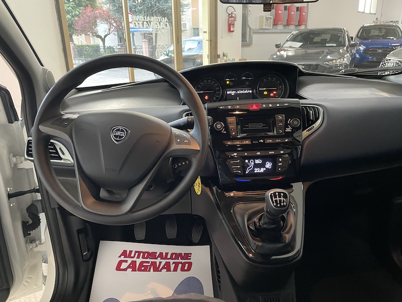 Lancia Ypsilon 1.0 FireFly 70cv 5p. Hybrid ORO Km0+Clima autom.+Sensori - immagine 11
