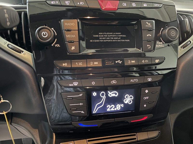 Lancia Ypsilon 1.0 FireFly 70cv 5p. Hybrid ORO Km0+Clima autom.+Sensori - immagine 12