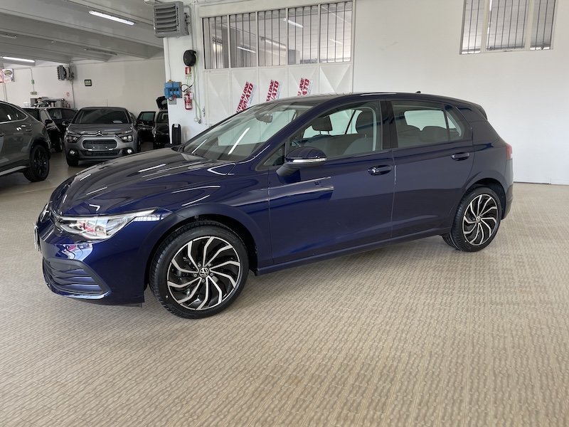 VW Golf 8 1.0 110cv eTSI Evo Life+Cerchi17+Luci Soffuse+Appconnect - immagine 6