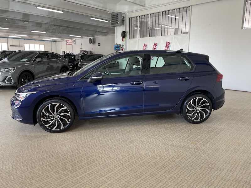 VW Golf 8 1.0 110cv eTSI Evo Life+Cerchi17+Luci Soffuse+Appconnect - immagine 5