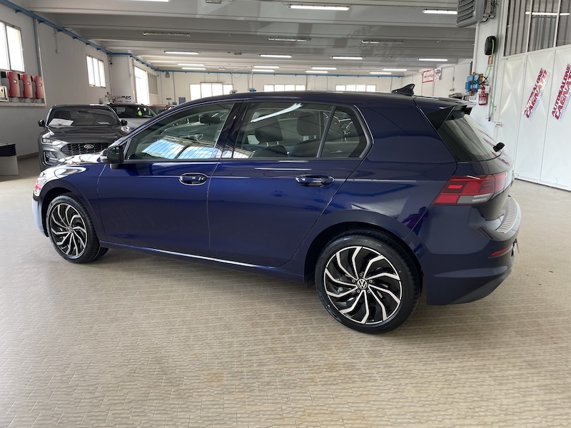 VW Golf 8 1.0 110cv eTSI Evo Life+Cerchi17+Luci Soffuse+Appconnect - immagine 2