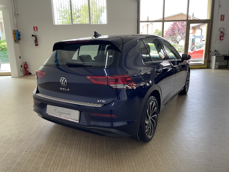 VW Golf 8 1.0 110cv eTSI Evo Life+Cerchi17+Luci Soffuse+Appconnect - immagine 4