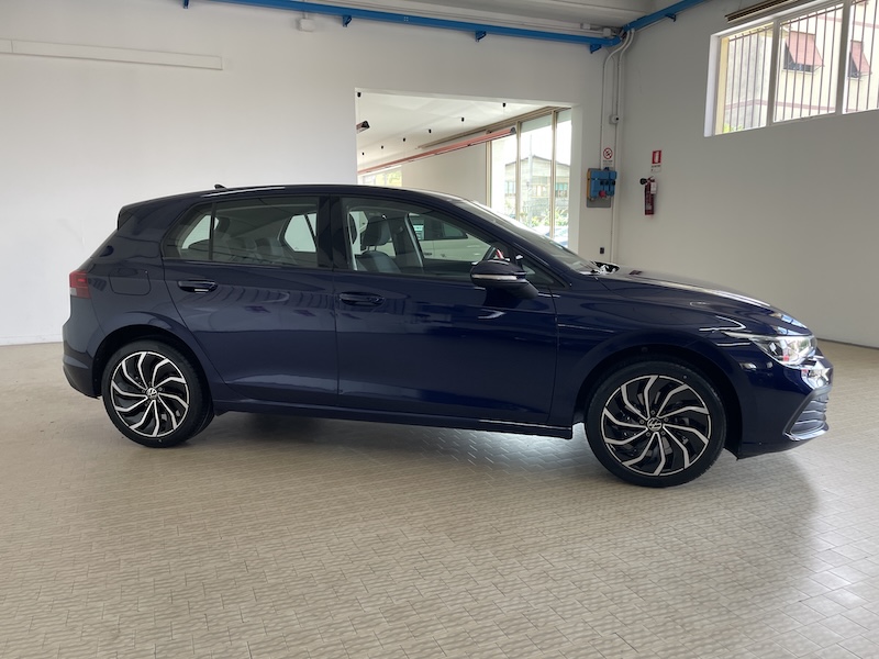 VW Golf 8 1.0 110cv eTSI Evo Life+Cerchi17+Luci Soffuse+Appconnect - immagine 9