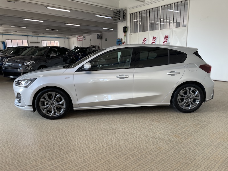 Ford Focus 1.0 Ecoboost hybrid 125cv ST-Line 5 porte 2024 Km12000 - immagine 5