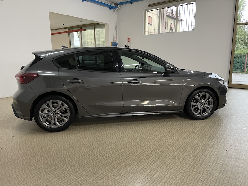 Ford Focus 1.5 Ecoblue 115cv Automatic ST-Line 5 porte 2024 - immagine 2