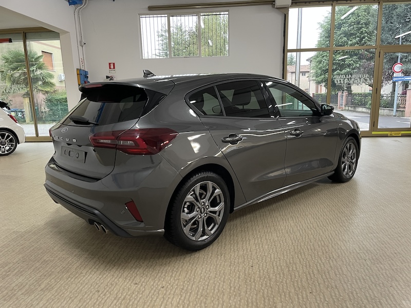 Ford Focus 1.5 Ecoblue 115cv Automatic ST-Line 5 porte 2024 - immagine 3